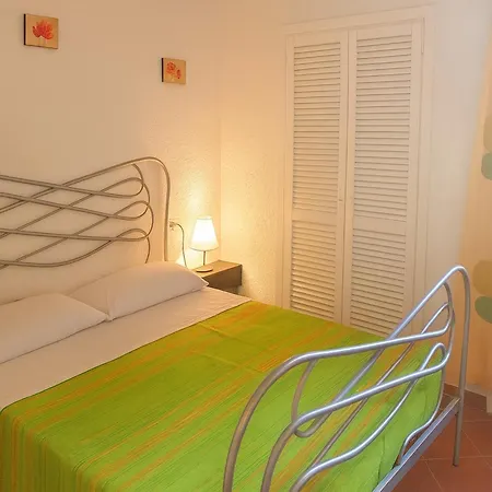 In Olbia With Shared Garden Апартаменты Cugnana Verde